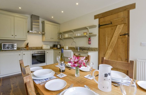 Ivybridge Cottage | BUTTERBROOK COACH HOUSE, pet friendly, with open fire in Ivybridge