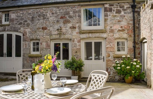 Ivybridge Cottage | BUTTERBROOK COACH HOUSE, pet friendly, with open fire in Ivybridge