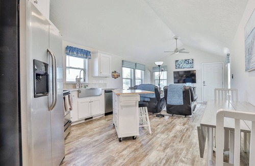 Garden City House | Buttercup Cottage - Close to everything!