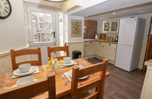 Great Longstone Cottage | BUTTERCUP COTTAGE, pet friendly, with open fire in Great Longstone