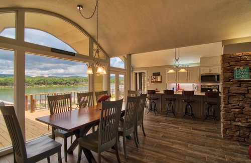 Kingsland House | Butterfly Beach House-Private Sandy Beach(100'), Boat Dock, 5BR/3BA, Sleeps 14