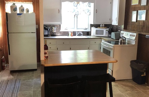 Timber Hills Cottage | Butterfly Cottage Close to Everything