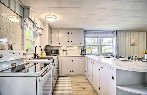 Buzzards Bay House | Buttermilk Cottage in Cape Cod: Steps to Beach