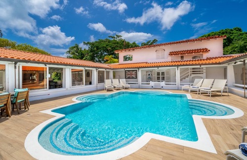 Paynes Bay Villa | Buttsbury House in St James by Personal Villas - Beautiful Villa with Chic Vibe