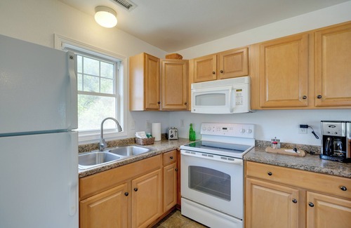 Buxton Apartment | Buxton Apartment ~ 2 Mi to Lighthouse Beach!