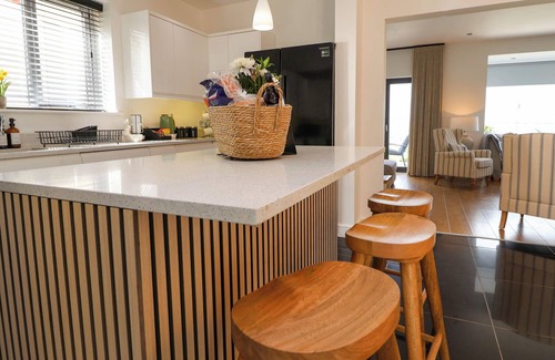 Dyserth Cottage | BUZZARDS VIEW, family friendly, character holiday cottage in Dyserth