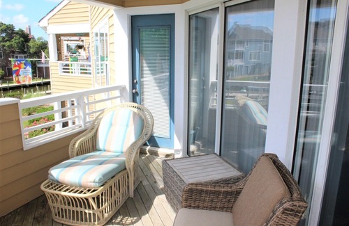 Manteo Condo | BV225 - Remarkably Redone Canal-Front Condo
