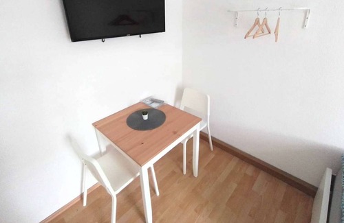 Zwickau Apartment | Bw02 Schöne Monteurwohnung in Hohenstadt mit Sitzmöglichkeit im Freien und Gratis Wlan