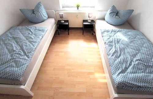 Zwickau Apartment | Bw02 Schöne Monteurwohnung in Hohenstadt mit Sitzmöglichkeit im Freien und Gratis Wlan