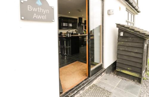 Cylch-Y-Garn House | Bwthyn Awel