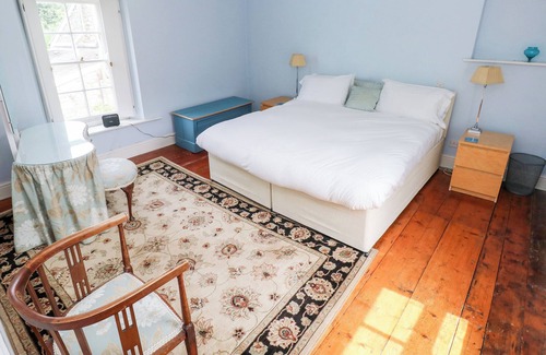Oldwalls House | BWTHYN BERWIG, pet friendly, with open fire in Llanrhidian