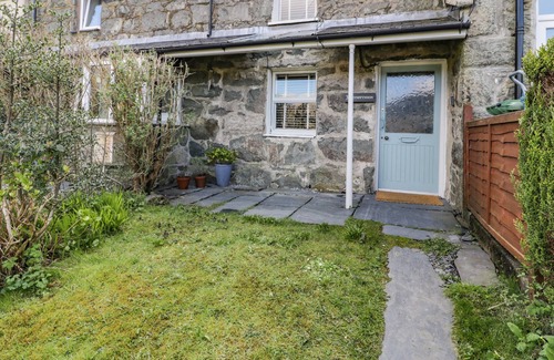 Manod Cottage | BWTHYN FFYNNON, family friendly, with open fire in Blaenau Ffestiniog