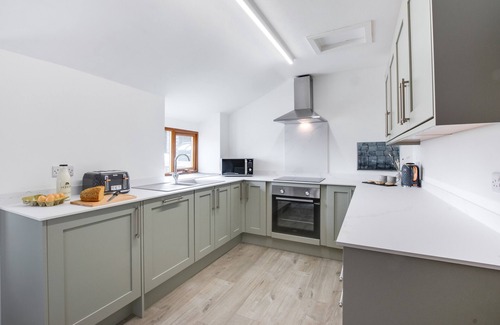 Cwrt House | Bwthyn y Cipar - Two Bedroom House, Sleeps 4