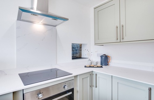 Cwrt House | Bwthyn y Cipar - Two Bedroom House, Sleeps 4