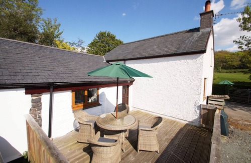Cwrt House | Bwthyn y Cipar - Two Bedroom House, Sleeps 4