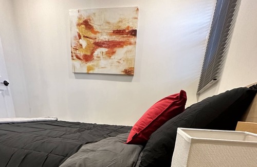 Pickering Apartment | By-The-Bay 3 Bed 2 Bath Cottage! - 3 minutes to the beach!