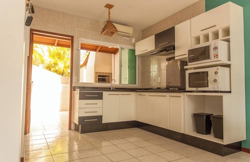 Florianopolis House | By the beach, Walk Mole Beach! AC, Wifi 250M, BBQ