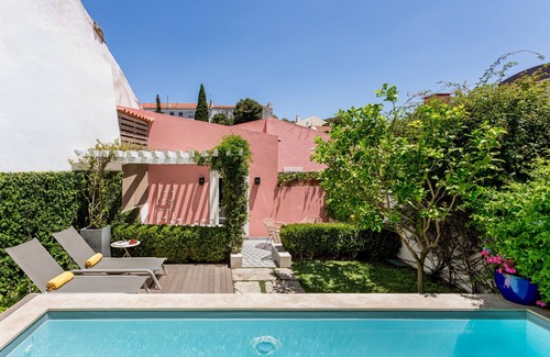 Socorro Apartment | By the Castle | LUXURIOUS, PRIVATE GARDEN & HEATED SWIMMING POOL