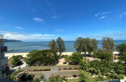 Batu Ferringhi Apartment | By The Sea Direct Seaview n Pool view#B53