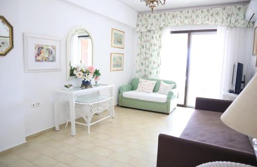 Nikiana House | By the sea