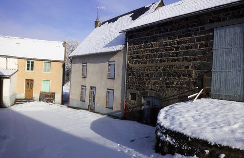Ceyssat House | By the stream
