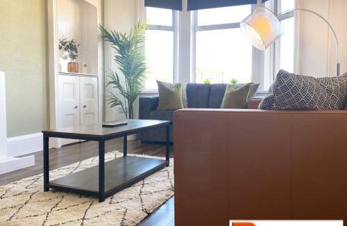 Paisley Apartment | ByEvo 19 Walker - Close to GLA - Perfect Getaway or Working away from Home