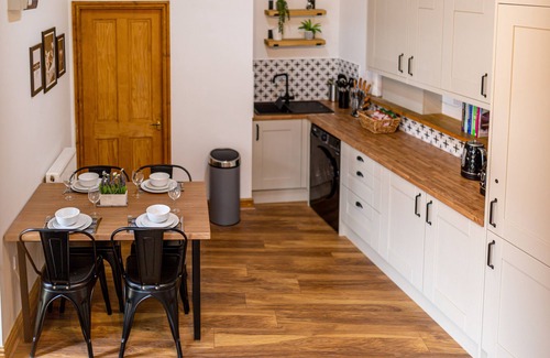 Longford House | ByEvo Oswestry Barn - Quirky 2 Bed 1 Bath Barn style annex close to town centre