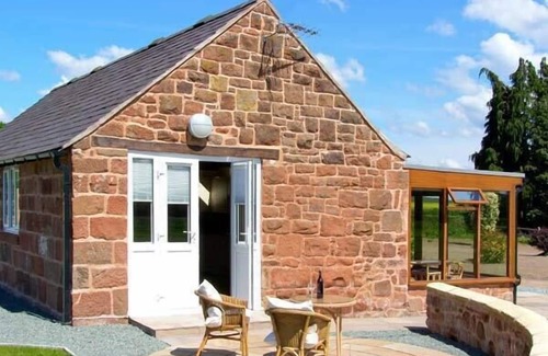 Halfway House Cottage | BYRE COTTAGE, character holiday cottage, with a garden in Nesscliffe