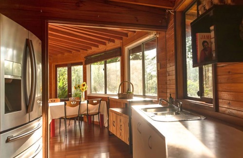 Mullumbimby Cottage | Byron Hinterland/Mountain Rainforest/Permaculture Farm - Pet Friendly!