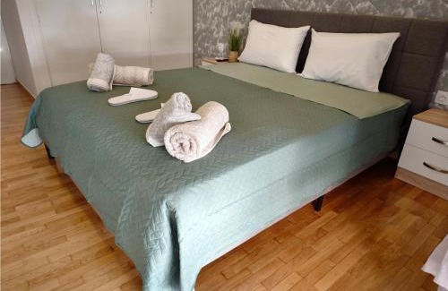 Vyronas Apartment | Byron's Corner Chic Athenian Hideaway