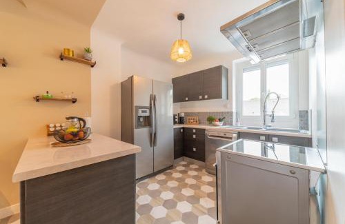 Corgoloin House | Côté Cour, 3 chambres, terrasses, jardin privé avec terrain de pétanque, cave voutée