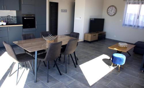 Taglio-Isolaccio Apartment | côte et mer - appartement haut standing dans villa avec piscine et vue mer