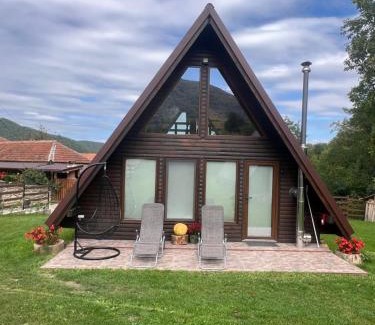 Sarmizegetusa Cabin | Căbănuțele de lângă râu