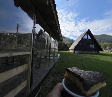 Sarmizegetusa Cabin | Căbănuțele de lângă râu
