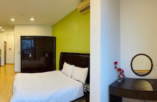 Yen Phu Apartment | Căn Hộ Studio Yên Tĩnh, Ánh Sáng Tự Nhiên và Cửa Sổ Lớn
