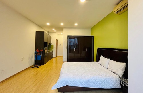 Yen Phu Apartment | Căn Hộ Studio Yên Tĩnh, Ánh Sáng Tự Nhiên và Cửa Sổ Lớn