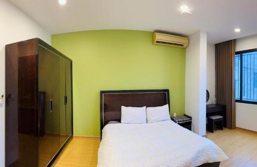 Yen Phu Apartment | Căn Hộ Studio Yên Tĩnh, Ánh Sáng Tự Nhiên và Cửa Sổ Lớn