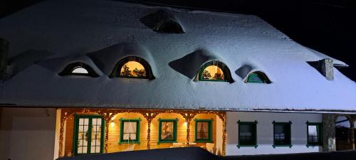 Moisei Ski Chalet | Căsuța din Deal