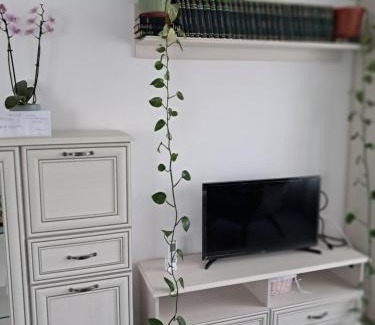 Sector 5 Apartment | Căsuța galbenă