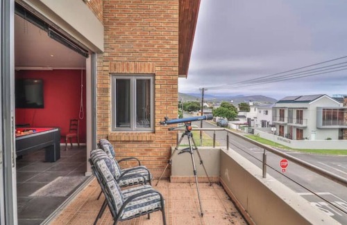 Onrus House | C-Onrus, Pool, Seaview, 5Bed, 5Bath, Bar, BBQ
