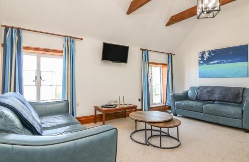 Lynton Apartment | C S Lewis Balcony