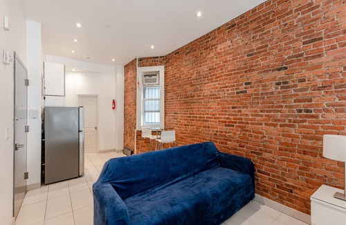 East Harlem Apartment | (C) Studio Apt Just Off Park Ave