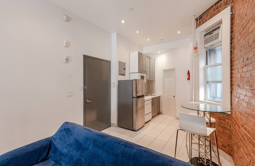 East Harlem Apartment | (C) Studio Apt Just Off Park Ave