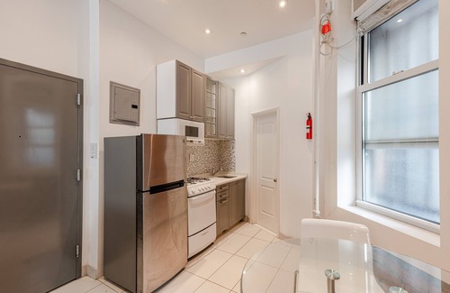 East Harlem Apartment | (C) Studio Apt Just Off Park Ave