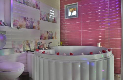 Pietrasze House | Całoroczny dom na Mazurach WrzoSPA z jacuzzi