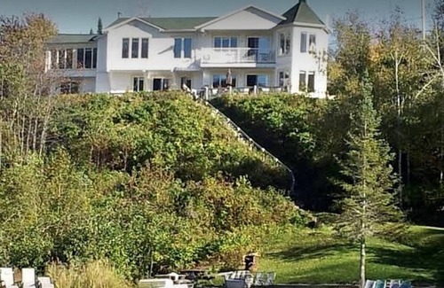Ferme-Neuve Ski Chalet | Full Chalet - 6 Bedrooms Private/Beachfront/Kayaks,/Fibre Internet