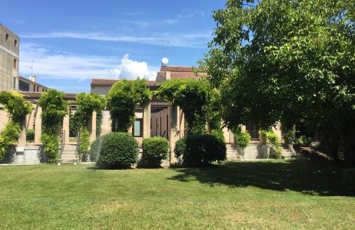 Sandra Bed & Breakfast | Ca' Bert Villa dei Glicini B&B