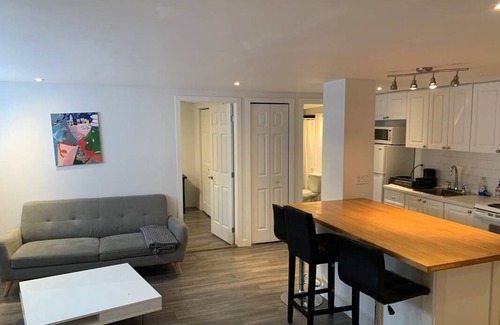 Cote-Des-Neiges—Notre-Dame-De-Grace Resort | Private room ∙ 1 guest