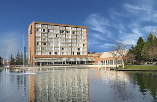 Chilliwack Proper Village West Hotel | Coast Chilliwack Hotel by APA