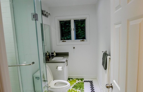Leeds and the Thousand Islands Cottage | Serenity Awaits you at Grippen Lakehouse (Lakefront)